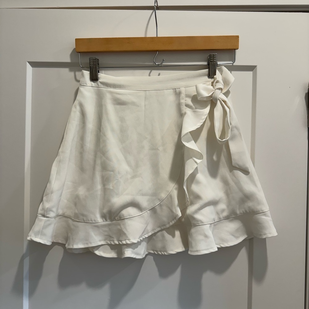 Tiger Mist | White Flowy Mini Skirt | Size XS